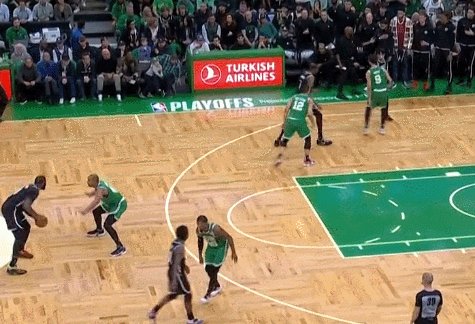 1650625322774037028.gif 给队友无球挡.gif