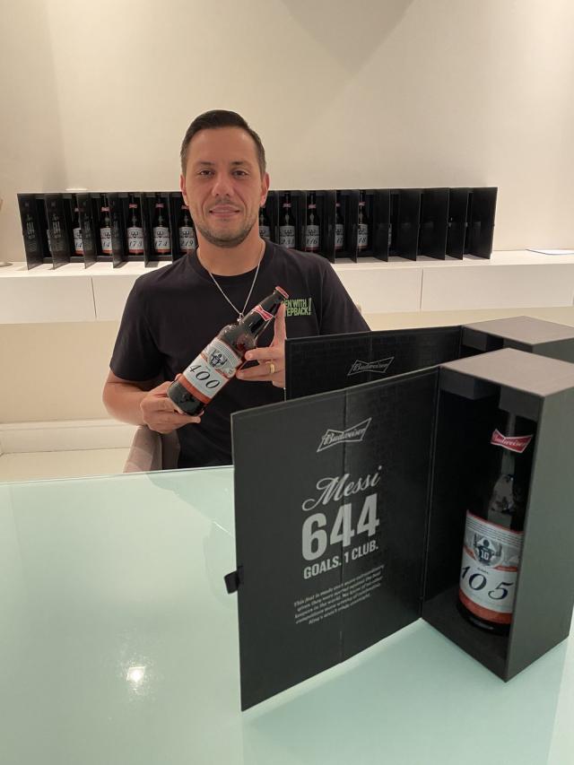 新葡萄8883登录-我也创纪录！收21瓶破门啤酒 迭戈·阿尔维斯谢梅西